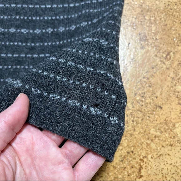 Old Navy 100% Lambswool V-Neck Sweater Vest In Charcoal Gray & White Sz L - Picture 10 of 12